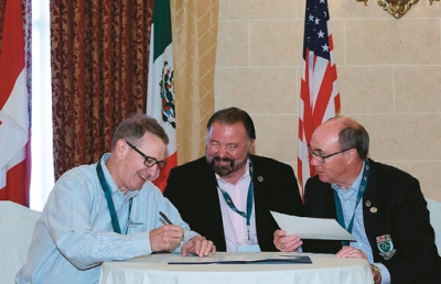 Business Session: From left: DU Inc Board Chairman John Newman, DU de México President Rogers Hoyt and DUC Board Chairman Tom Worden sign joint resolutions in support of a new continental campaign.